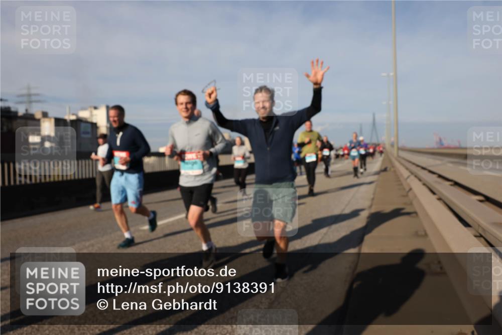 03.10.2025 - Köhlbrandbrückenlauf Lena Gebhardt http://msf.ph/oto/9138391 03.10.2025 09:56:06 Position 2  meine-sportfotos.de
