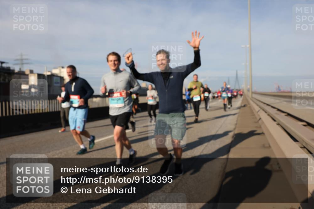 03.10.2025 - Köhlbrandbrückenlauf Lena Gebhardt http://msf.ph/oto/9138395 03.10.2025 09:56:06 Position 2  meine-sportfotos.de
