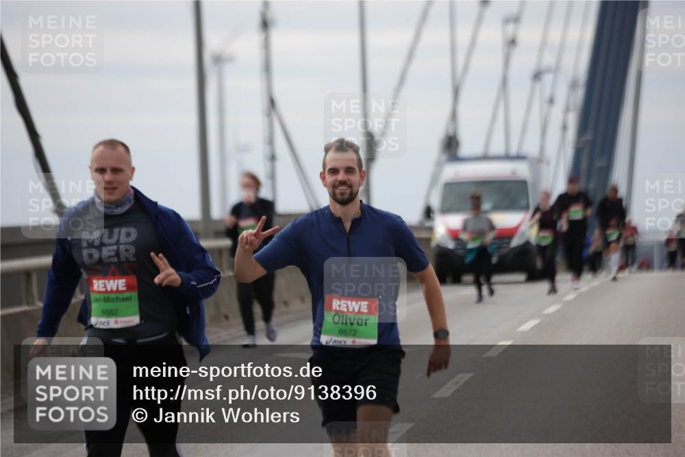 03.10.2025 - Köhlbrandbrückenlauf Jannik Wohlers http://msf.ph/oto/9138396 03.10.2025 16:08:35 Position 1 8682, 8672 meine-sportfotos.de