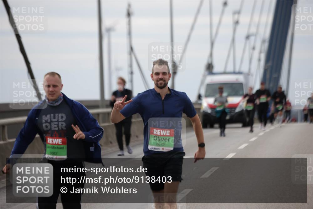 03.10.2025 - Köhlbrandbrückenlauf Jannik Wohlers http://msf.ph/oto/9138403 03.10.2025 16:08:35 Position 1 8682, 8672 meine-sportfotos.de