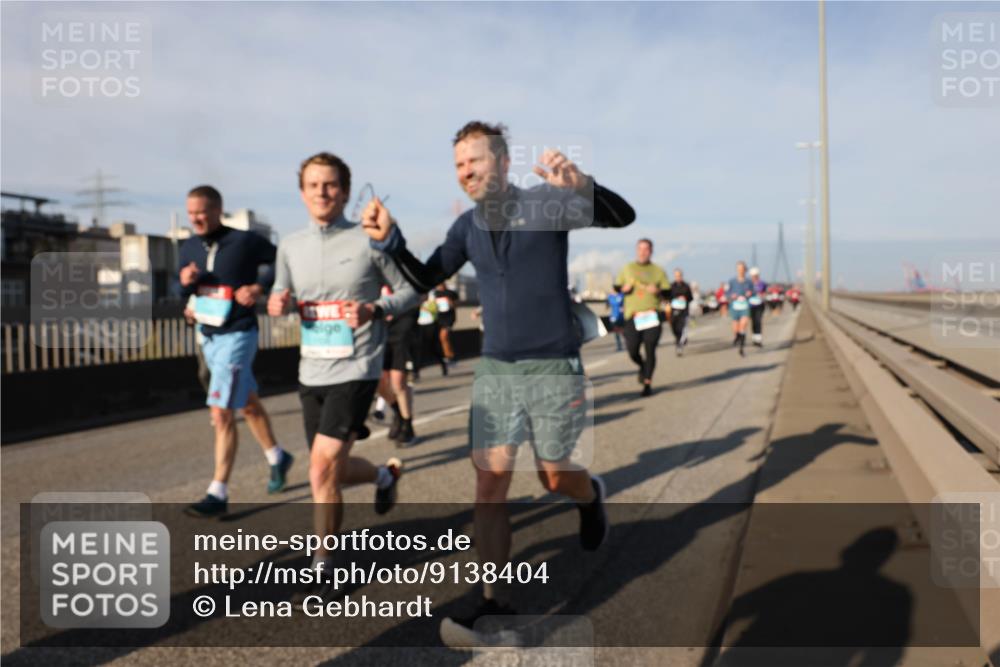 03.10.2025 - Köhlbrandbrückenlauf Lena Gebhardt http://msf.ph/oto/9138404 03.10.2025 09:56:06 Position 2  meine-sportfotos.de