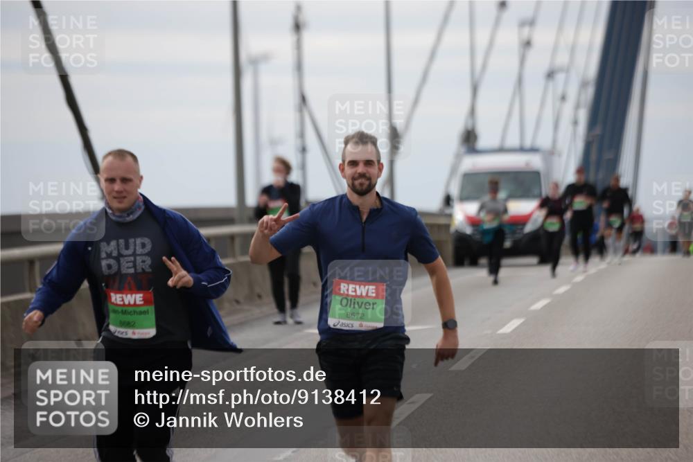 03.10.2025 - Köhlbrandbrückenlauf Jannik Wohlers http://msf.ph/oto/9138412 03.10.2025 16:08:35 Position 1 8682, 8672 meine-sportfotos.de