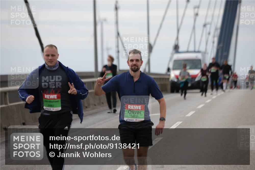 03.10.2025 - Köhlbrandbrückenlauf Jannik Wohlers http://msf.ph/oto/9138421 03.10.2025 16:08:36 Position 1 8682, 8672 meine-sportfotos.de