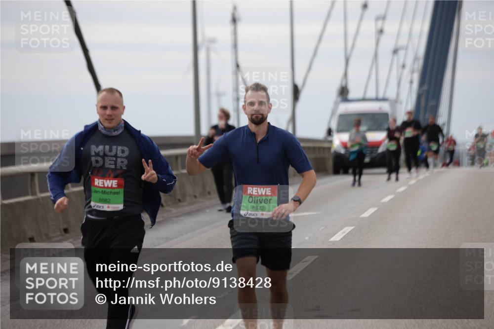 03.10.2025 - Köhlbrandbrückenlauf Jannik Wohlers http://msf.ph/oto/9138428 03.10.2025 16:08:36 Position 1 8682, 8672 meine-sportfotos.de