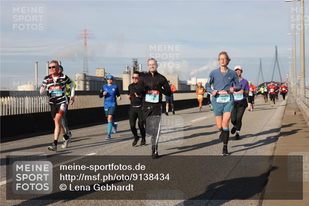 03.10.2025 - Köhlbrandbrückenlauf Lena Gebhardt http://msf.ph/oto/9138434 03.10.2025 09:56:08 Position 2 2986, 3372, 1535 meine-sportfotos.de