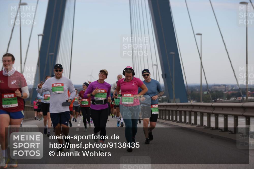 03.10.2025 - Köhlbrandbrückenlauf Jannik Wohlers http://msf.ph/oto/9138435 03.10.2025 15:28:24 Position 1 8799, 7246, 7194, 7264 meine-sportfotos.de