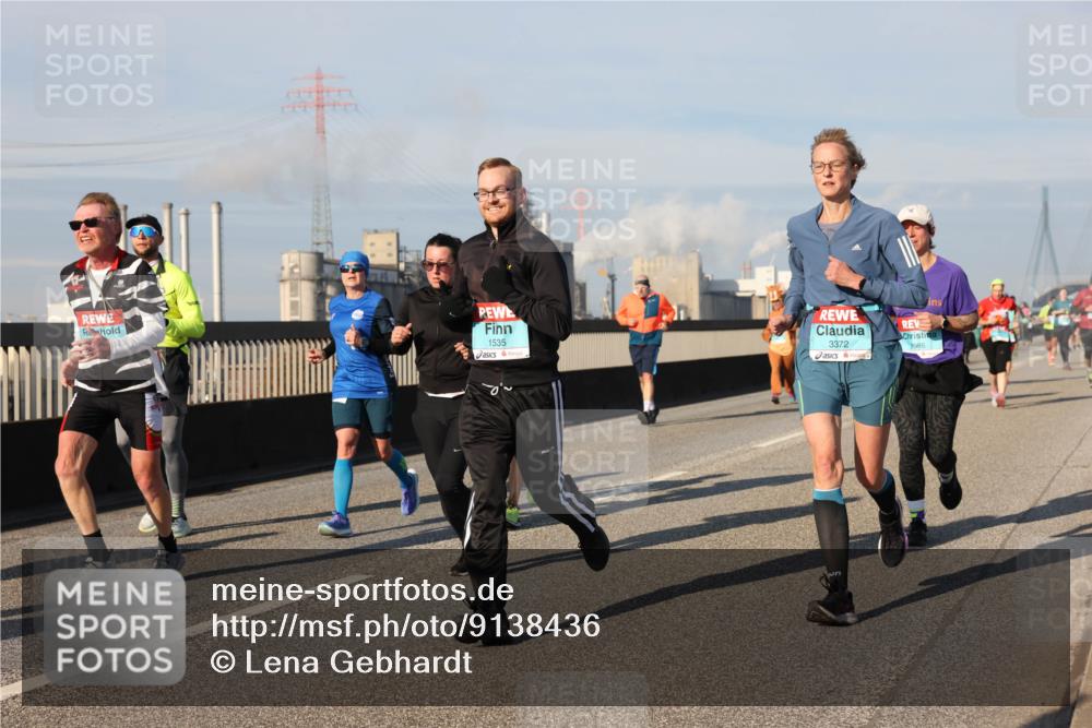 03.10.2025 - Köhlbrandbrückenlauf Lena Gebhardt http://msf.ph/oto/9138436 03.10.2025 09:56:08 Position 2 1535, 3372, 2986 meine-sportfotos.de