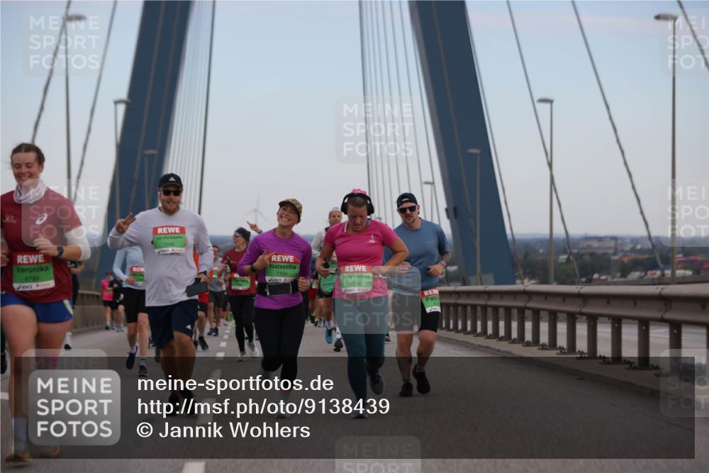 03.10.2025 - Köhlbrandbrückenlauf Jannik Wohlers http://msf.ph/oto/9138439 03.10.2025 15:28:24 Position 1 8799, 7246, 7194, 7264 meine-sportfotos.de