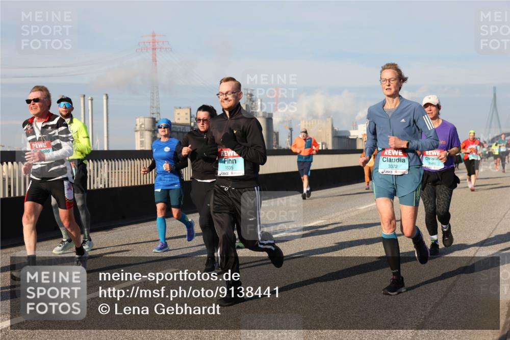 03.10.2025 - Köhlbrandbrückenlauf Lena Gebhardt http://msf.ph/oto/9138441 03.10.2025 09:56:08 Position 2 1535, 3372, 2986 meine-sportfotos.de