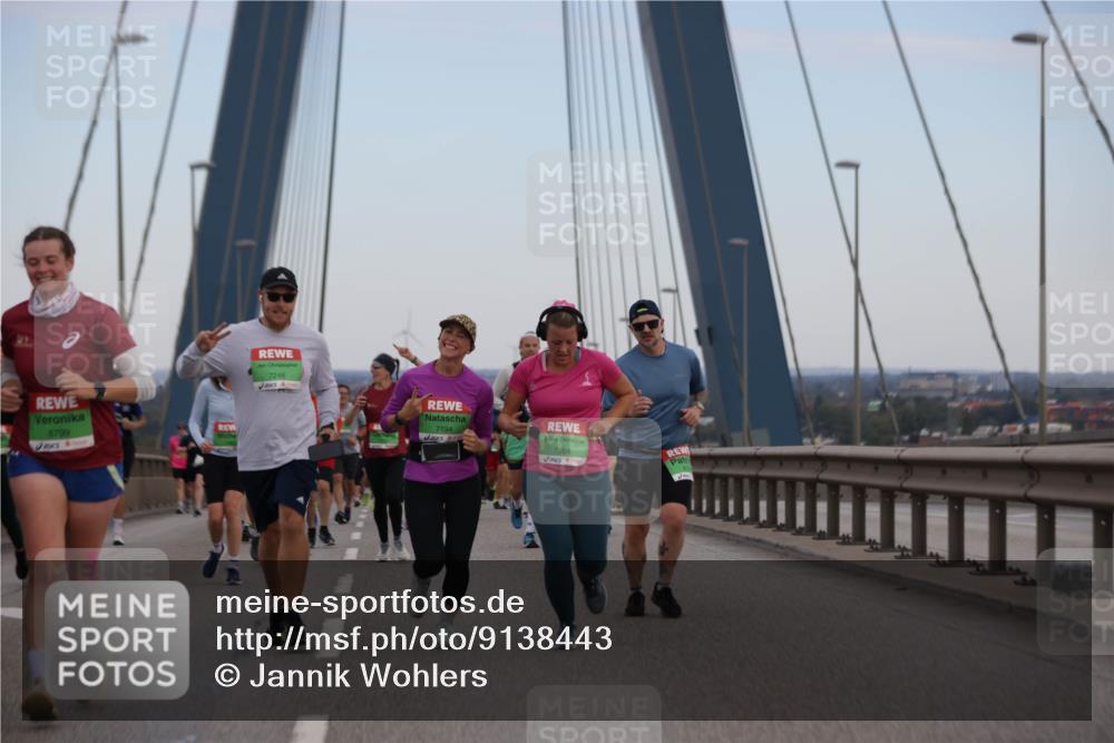 03.10.2025 - Köhlbrandbrückenlauf Jannik Wohlers http://msf.ph/oto/9138443 03.10.2025 15:28:24 Position 1 8799, 7246, 7194, 7264 meine-sportfotos.de