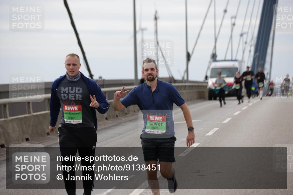 03.10.2025 - Köhlbrandbrückenlauf Jannik Wohlers http://msf.ph/oto/9138451 03.10.2025 16:08:36 Position 1 8682, 8672 meine-sportfotos.de