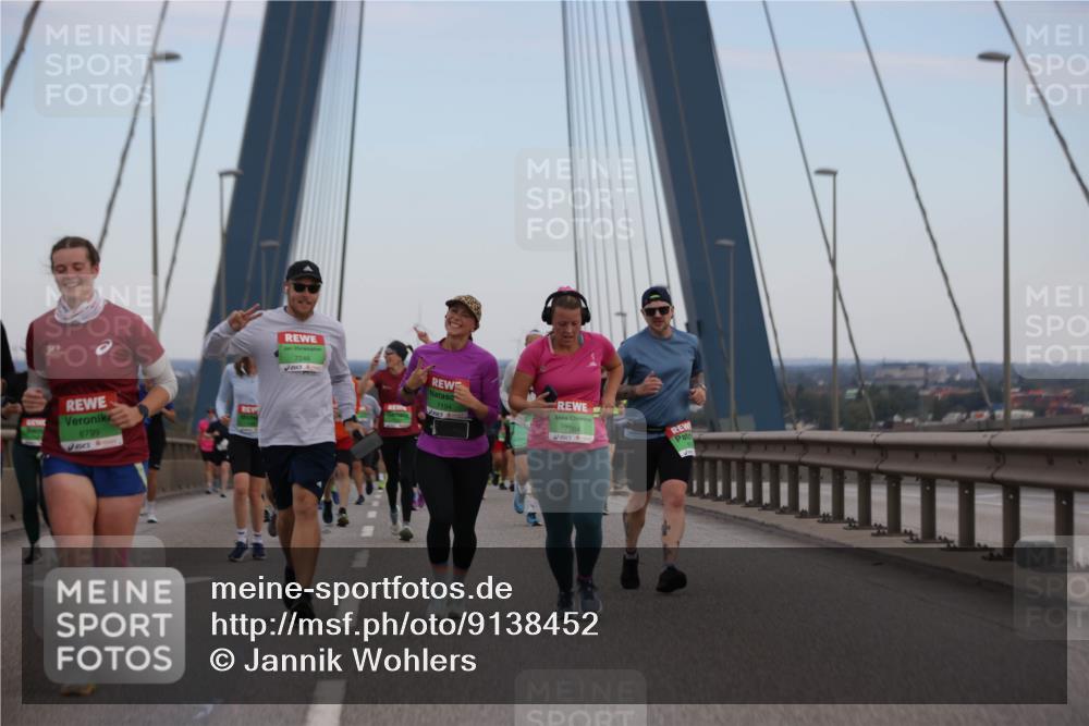 03.10.2025 - Köhlbrandbrückenlauf Jannik Wohlers http://msf.ph/oto/9138452 03.10.2025 15:28:24 Position 1 8799, 7246, 7194, 7264 meine-sportfotos.de