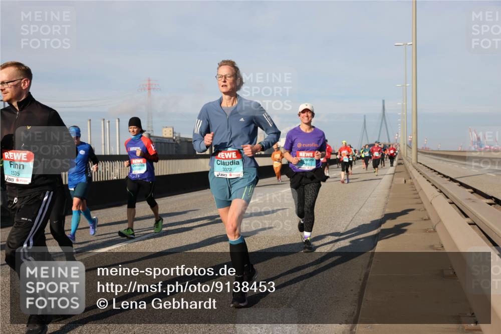 03.10.2025 - Köhlbrandbrückenlauf Lena Gebhardt http://msf.ph/oto/9138453 03.10.2025 09:56:09 Position 2 1535, 3372, 986 meine-sportfotos.de