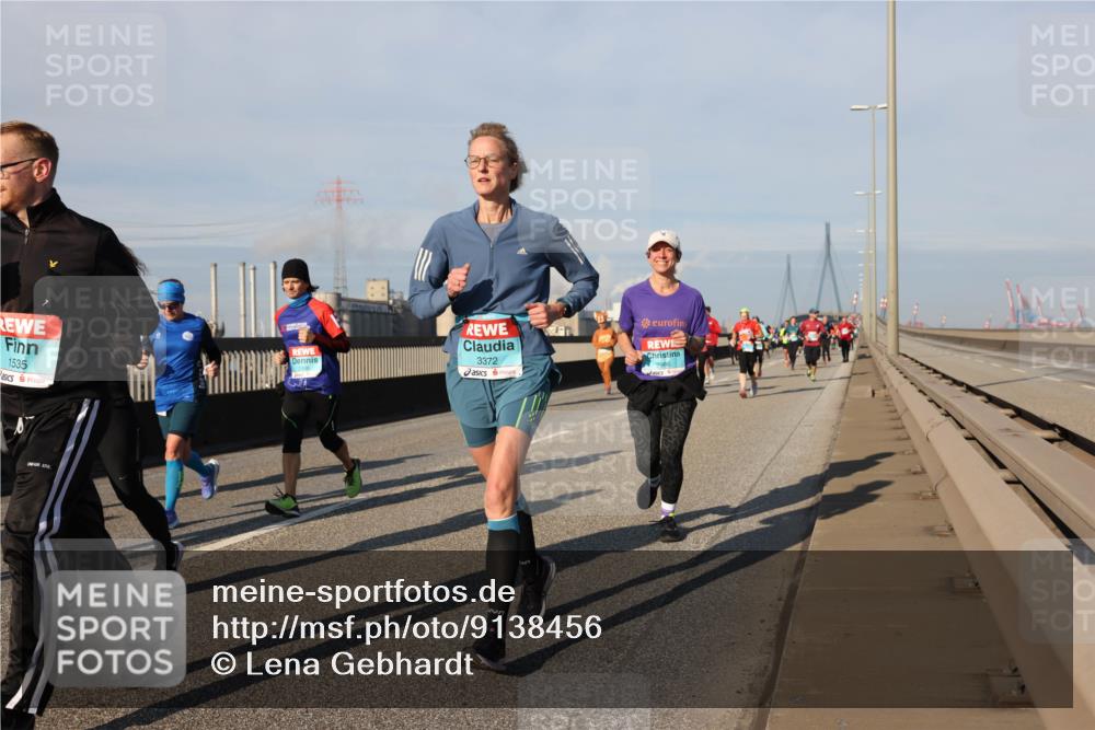 03.10.2025 - Köhlbrandbrückenlauf Lena Gebhardt http://msf.ph/oto/9138456 03.10.2025 09:56:09 Position 2 1535, 3372, 2986 meine-sportfotos.de