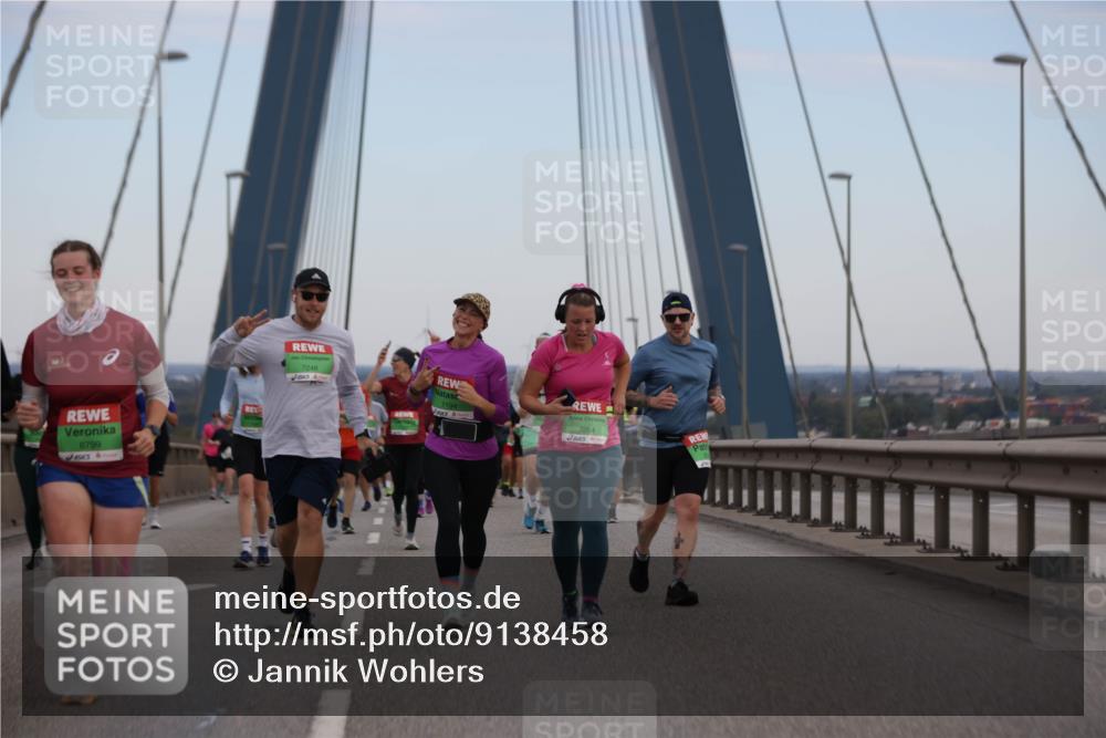 03.10.2025 - Köhlbrandbrückenlauf Jannik Wohlers http://msf.ph/oto/9138458 03.10.2025 15:28:24 Position 1 8799, 7246, 7194, 7264 meine-sportfotos.de