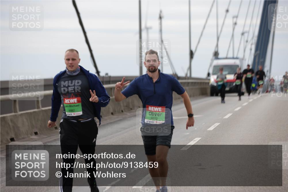 03.10.2025 - Köhlbrandbrückenlauf Jannik Wohlers http://msf.ph/oto/9138459 03.10.2025 16:08:36 Position 1 8682, 8672 meine-sportfotos.de