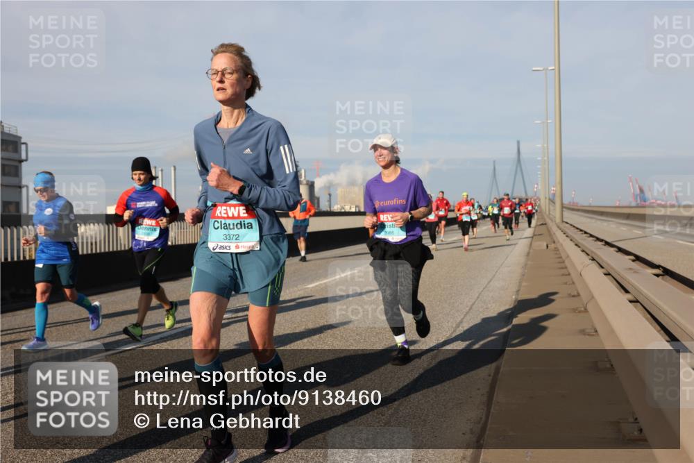 03.10.2025 - Köhlbrandbrückenlauf Lena Gebhardt http://msf.ph/oto/9138460 03.10.2025 09:56:10 Position 2 3372, 2986 meine-sportfotos.de