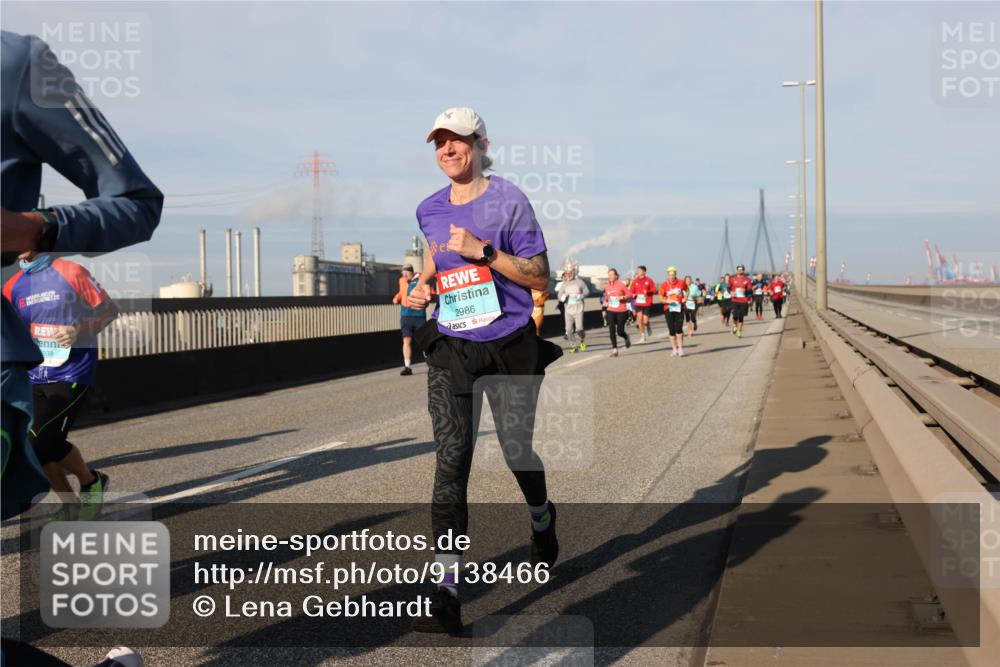03.10.2025 - Köhlbrandbrückenlauf Lena Gebhardt http://msf.ph/oto/9138466 03.10.2025 09:56:10 Position 2 938, 2986 meine-sportfotos.de