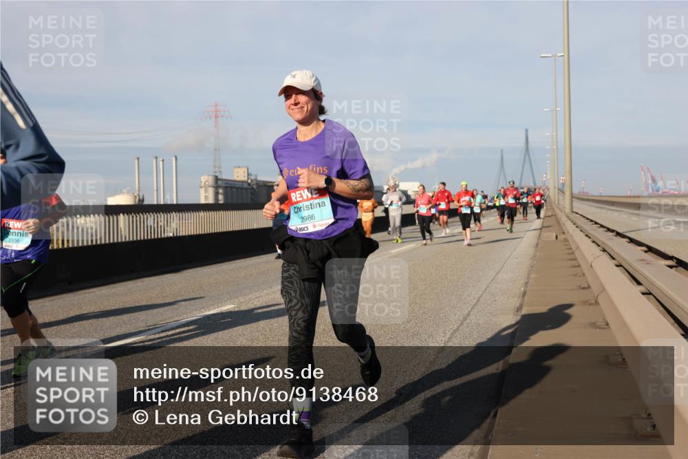 03.10.2025 - Köhlbrandbrückenlauf Lena Gebhardt http://msf.ph/oto/9138468 03.10.2025 09:56:10 Position 2 2938, 2986 meine-sportfotos.de