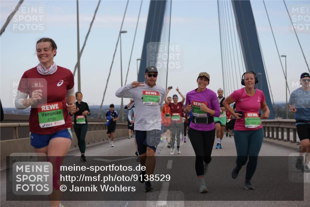 03.10.2025 - Köhlbrandbrückenlauf Jannik Wohlers http://msf.ph/oto/9138529 03.10.2025 15:28:26 Position 1 8799, 7246, 7194, 7264 meine-sportfotos.de