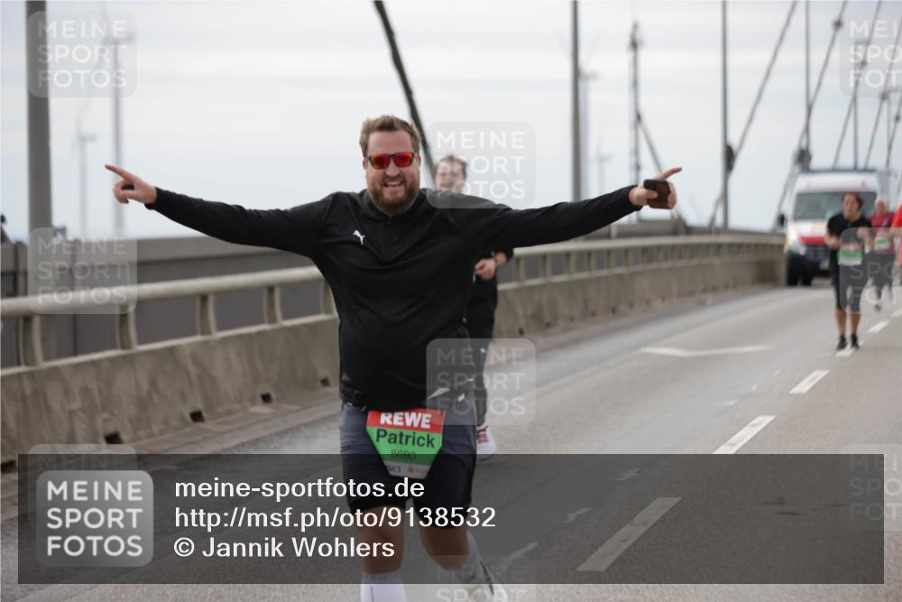 03.10.2025 - Köhlbrandbrückenlauf Jannik Wohlers http://msf.ph/oto/9138532 03.10.2025 16:08:53 Position 1 8690 meine-sportfotos.de