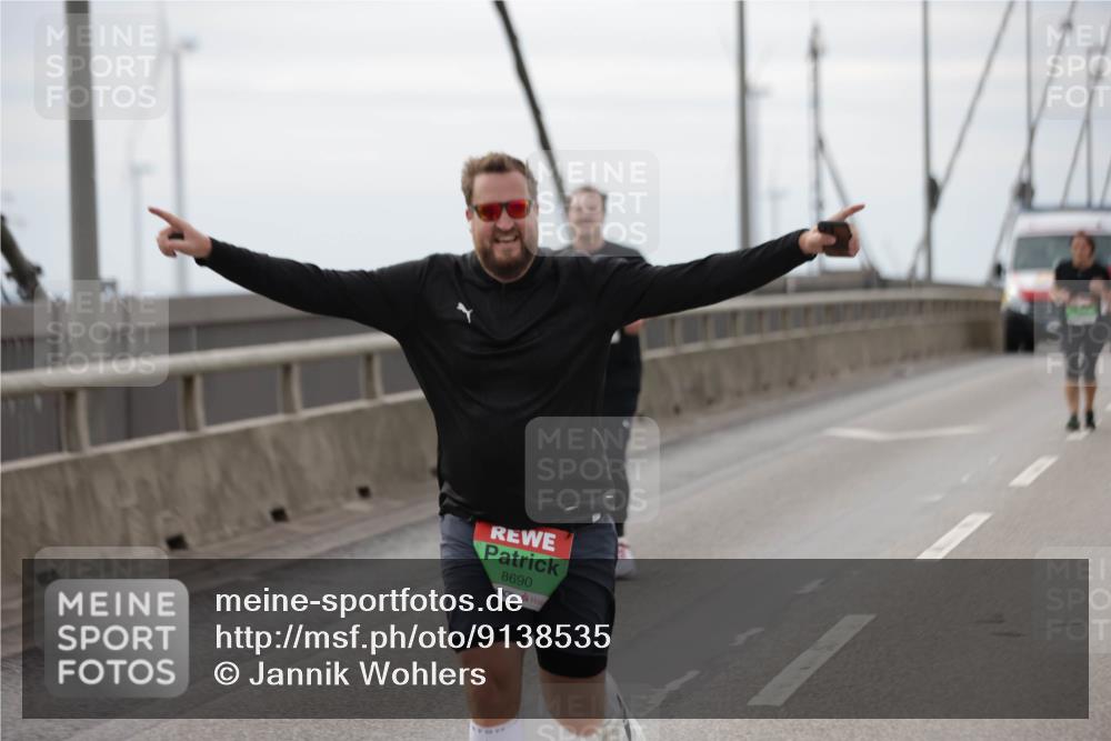 03.10.2025 - Köhlbrandbrückenlauf Jannik Wohlers http://msf.ph/oto/9138535 03.10.2025 16:08:53 Position 1 8690 meine-sportfotos.de