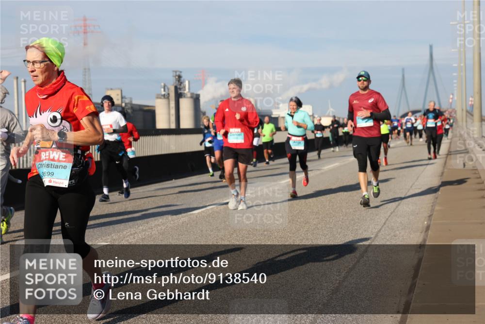 03.10.2025 - Köhlbrandbrückenlauf Lena Gebhardt http://msf.ph/oto/9138540 03.10.2025 09:56:15 Position 2 3699 meine-sportfotos.de