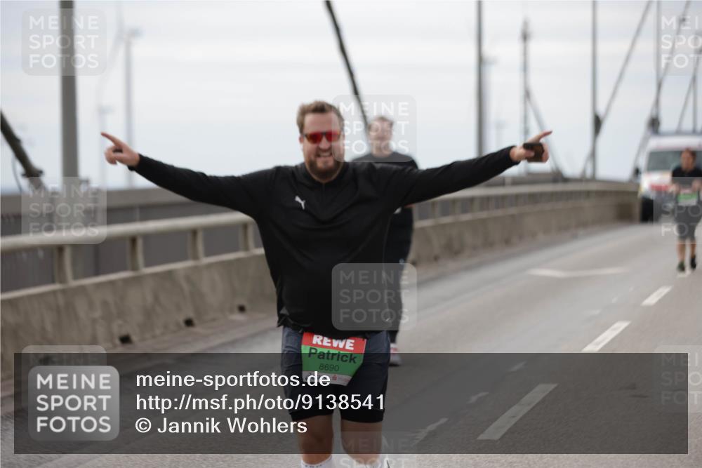 03.10.2025 - Köhlbrandbrückenlauf Jannik Wohlers http://msf.ph/oto/9138541 03.10.2025 16:08:54 Position 1 8690 meine-sportfotos.de
