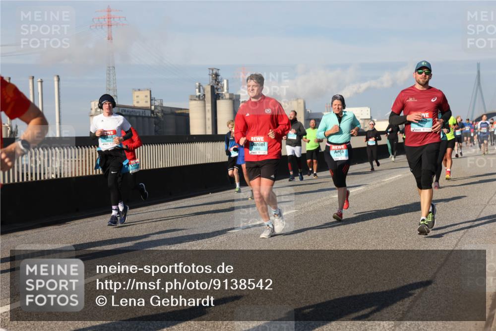 03.10.2025 - Köhlbrandbrückenlauf Lena Gebhardt http://msf.ph/oto/9138542 03.10.2025 09:56:16 Position 2 1852, 1456, 1337 meine-sportfotos.de