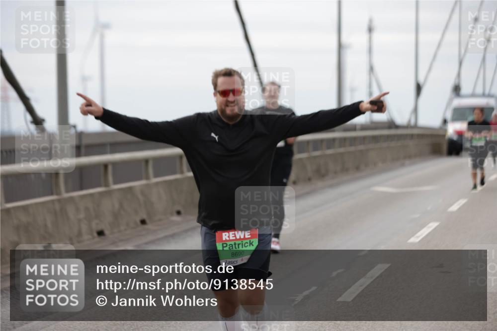 03.10.2025 - Köhlbrandbrückenlauf Jannik Wohlers http://msf.ph/oto/9138545 03.10.2025 16:08:54 Position 1 8690 meine-sportfotos.de