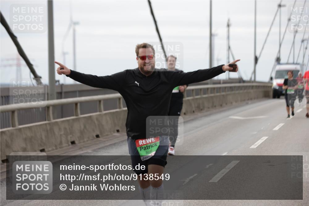 03.10.2025 - Köhlbrandbrückenlauf Jannik Wohlers http://msf.ph/oto/9138549 03.10.2025 16:08:54 Position 1 8690 meine-sportfotos.de