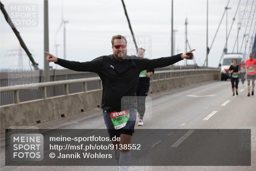 03.10.2025 - Köhlbrandbrückenlauf Jannik Wohlers http://msf.ph/oto/9138552 03.10.2025 16:08:54 Position 1 8690 meine-sportfotos.de
