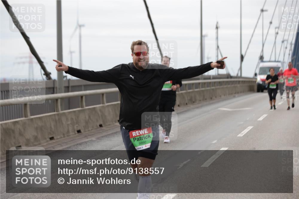 03.10.2025 - Köhlbrandbrückenlauf Jannik Wohlers http://msf.ph/oto/9138557 03.10.2025 16:08:54 Position 1 8690 meine-sportfotos.de