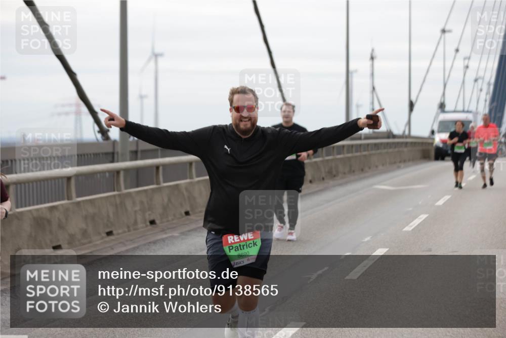 03.10.2025 - Köhlbrandbrückenlauf Jannik Wohlers http://msf.ph/oto/9138565 03.10.2025 16:08:54 Position 1 8690 meine-sportfotos.de