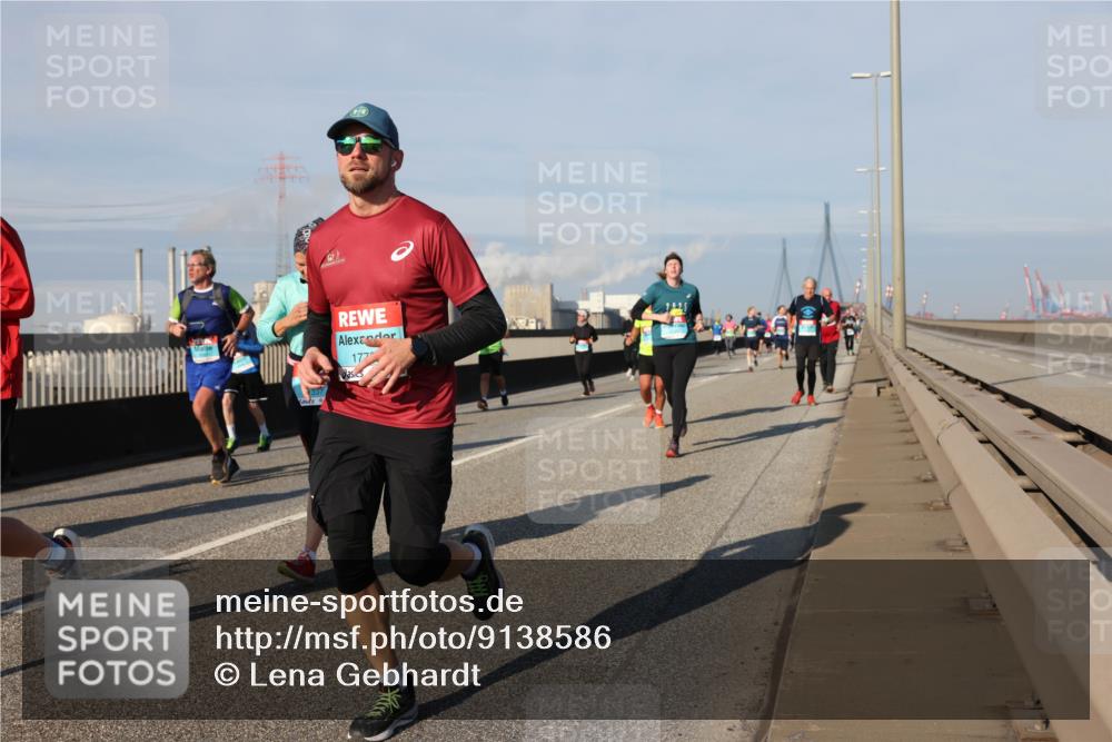 03.10.2025 - Köhlbrandbrückenlauf Lena Gebhardt http://msf.ph/oto/9138586 03.10.2025 09:56:18 Position 2 337, 177 meine-sportfotos.de