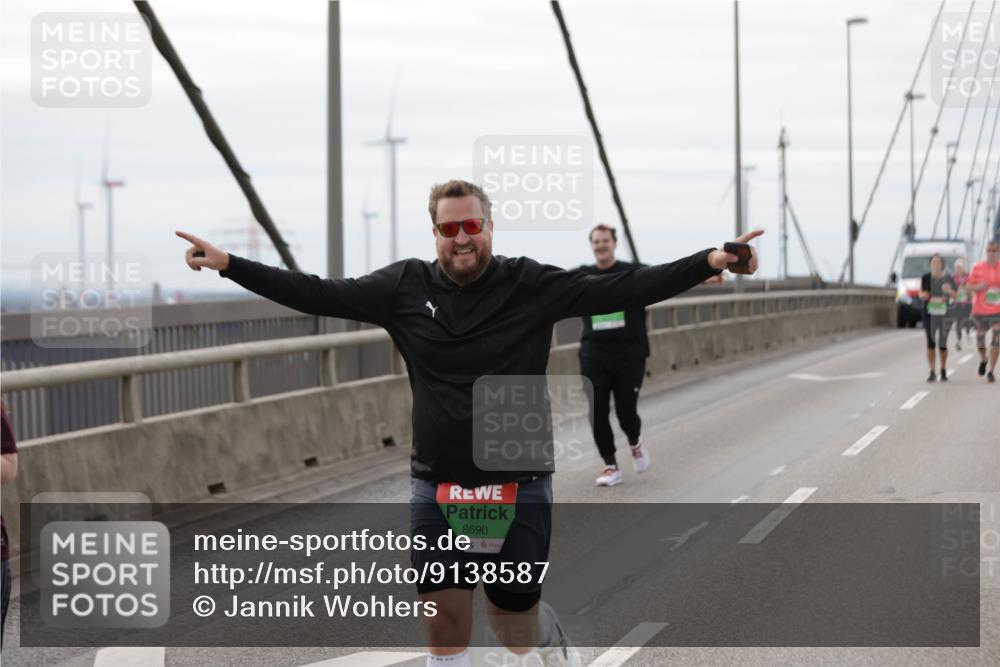 03.10.2025 - Köhlbrandbrückenlauf Jannik Wohlers http://msf.ph/oto/9138587 03.10.2025 16:08:54 Position 1 8690 meine-sportfotos.de