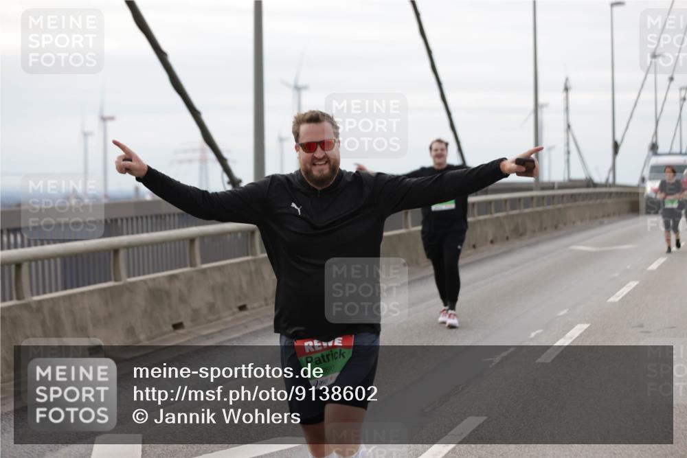 03.10.2025 - Köhlbrandbrückenlauf Jannik Wohlers http://msf.ph/oto/9138602 03.10.2025 16:08:54 Position 1 8690 meine-sportfotos.de
