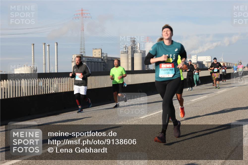 03.10.2025 - Köhlbrandbrückenlauf Lena Gebhardt http://msf.ph/oto/9138606 03.10.2025 09:56:19 Position 2 25, 1735 meine-sportfotos.de