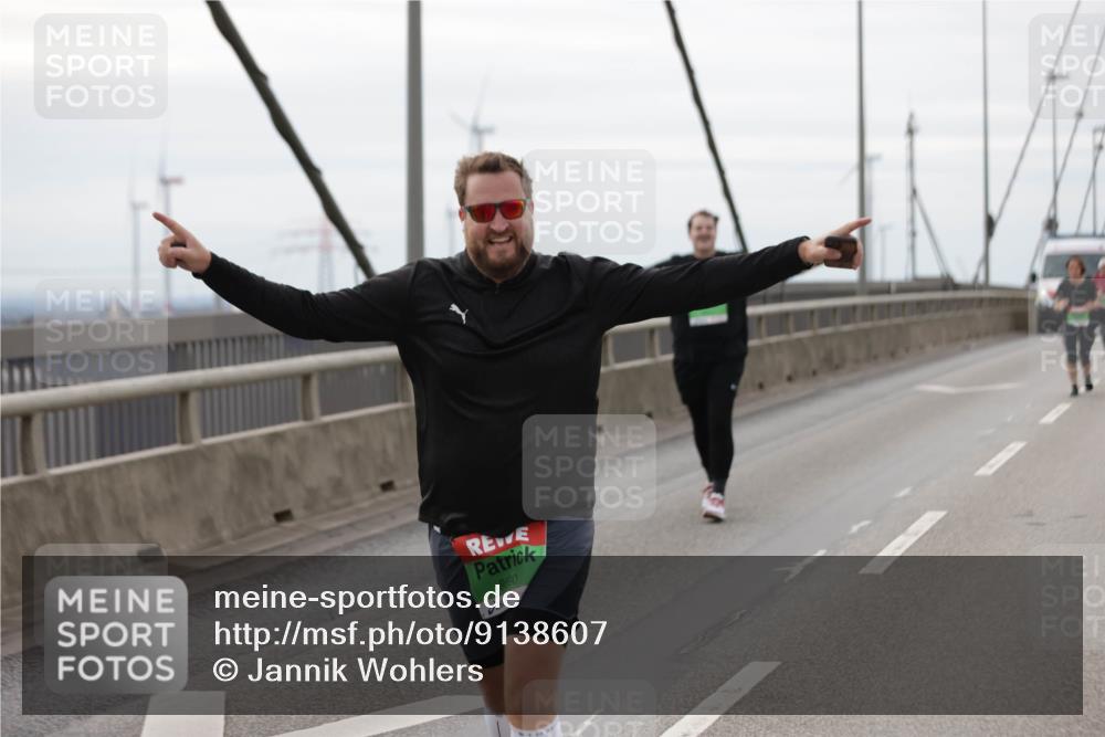 03.10.2025 - Köhlbrandbrückenlauf Jannik Wohlers http://msf.ph/oto/9138607 03.10.2025 16:08:54 Position 1 8690 meine-sportfotos.de