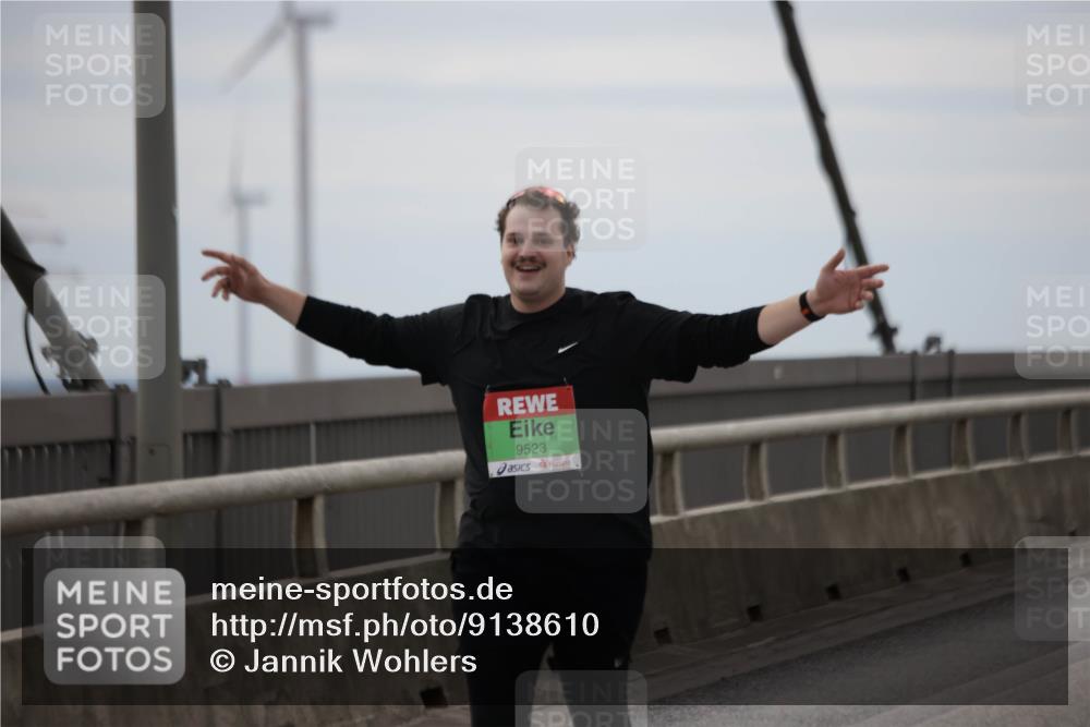 03.10.2025 - Köhlbrandbrückenlauf Jannik Wohlers http://msf.ph/oto/9138610 03.10.2025 16:08:55 Position 1 9523 meine-sportfotos.de