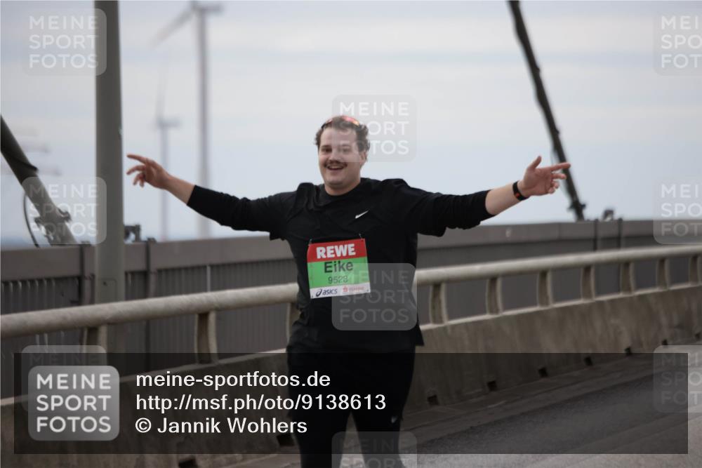 03.10.2025 - Köhlbrandbrückenlauf Jannik Wohlers http://msf.ph/oto/9138613 03.10.2025 16:08:55 Position 1 9523 meine-sportfotos.de