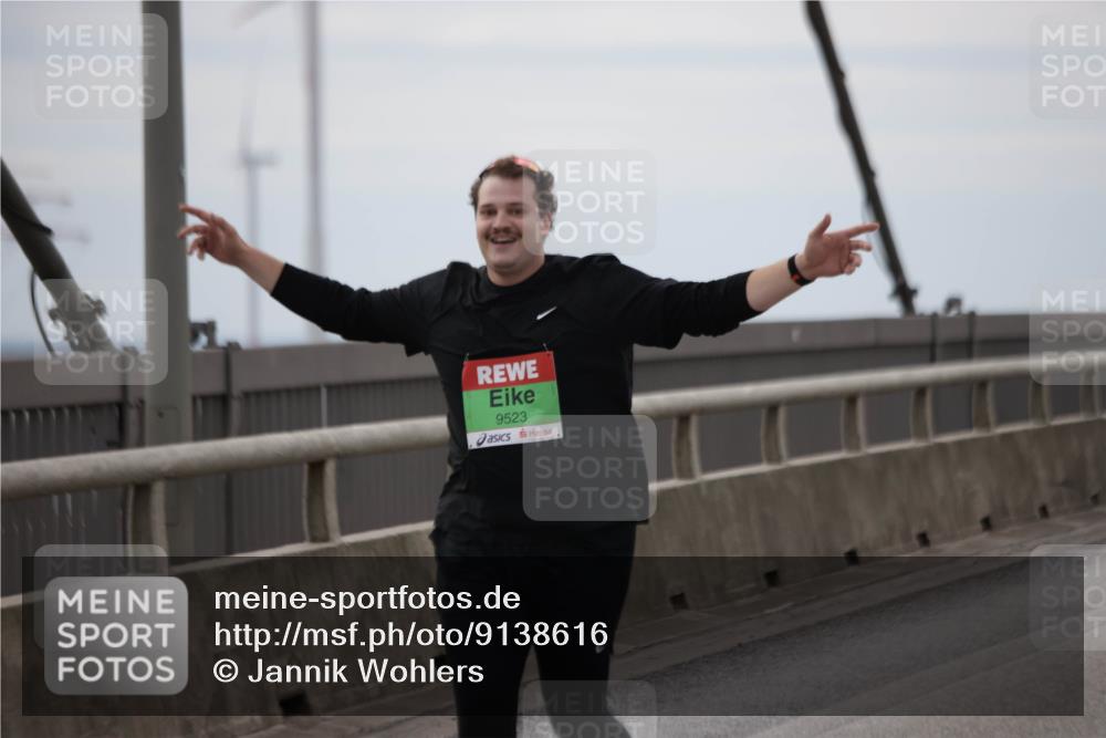 03.10.2025 - Köhlbrandbrückenlauf Jannik Wohlers http://msf.ph/oto/9138616 03.10.2025 16:08:56 Position 1 9523 meine-sportfotos.de