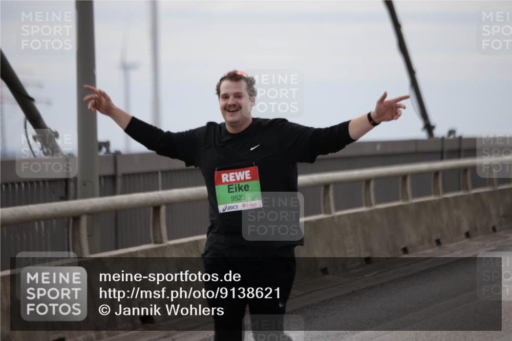 03.10.2025 - Köhlbrandbrückenlauf Jannik Wohlers http://msf.ph/oto/9138621 03.10.2025 16:08:56 Position 1 9523 meine-sportfotos.de