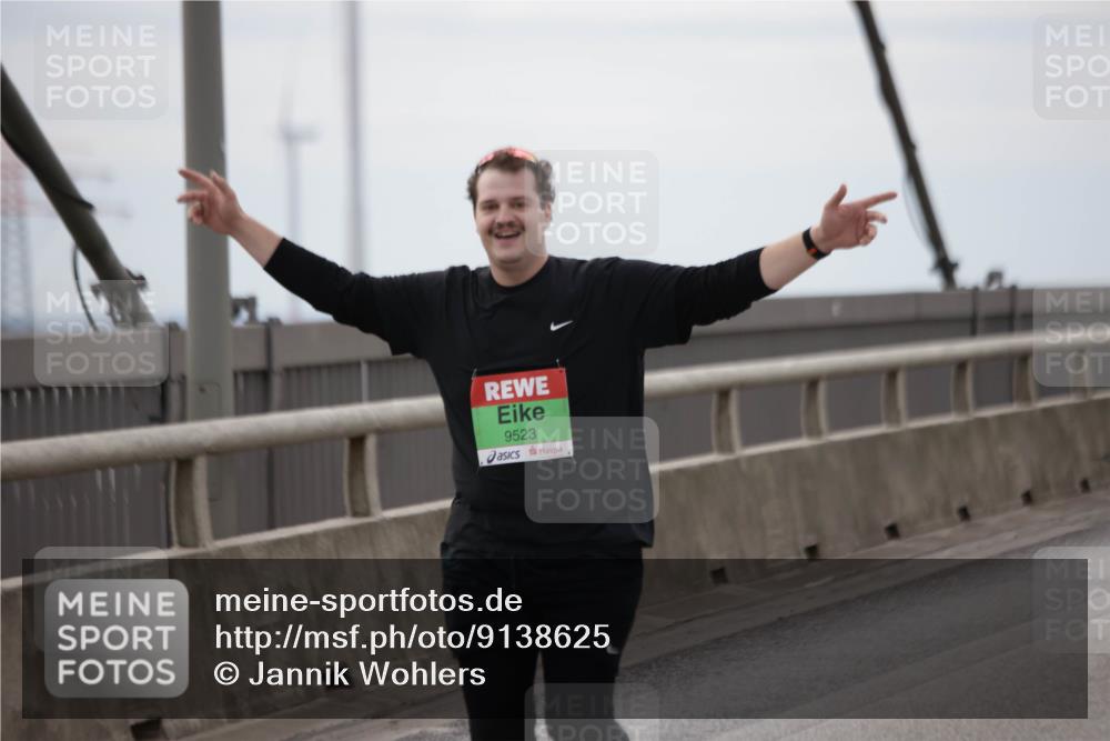 03.10.2025 - Köhlbrandbrückenlauf Jannik Wohlers http://msf.ph/oto/9138625 03.10.2025 16:08:56 Position 1 9523 meine-sportfotos.de