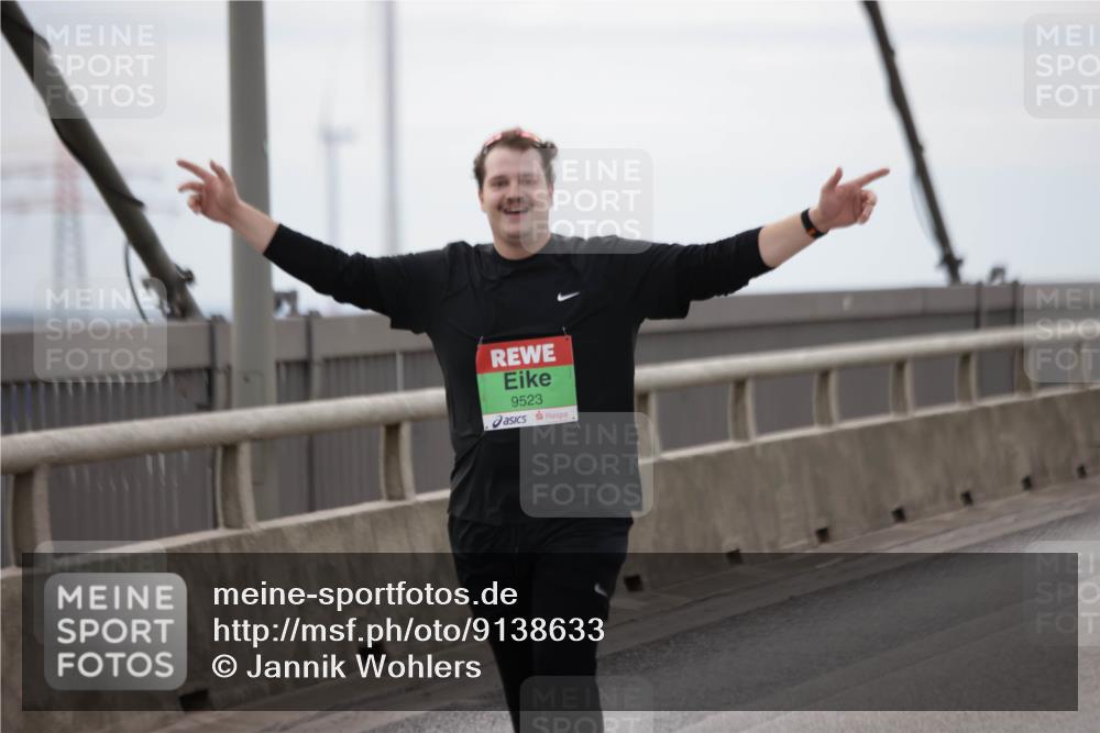 03.10.2025 - Köhlbrandbrückenlauf Jannik Wohlers http://msf.ph/oto/9138633 03.10.2025 16:08:56 Position 1 9523 meine-sportfotos.de