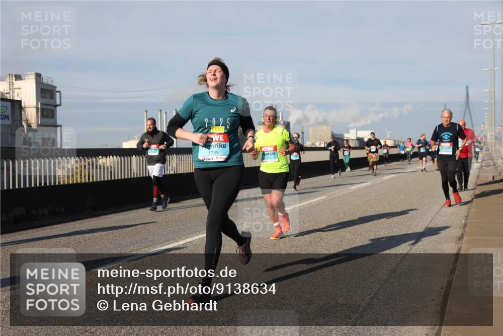 03.10.2025 - Köhlbrandbrückenlauf Lena Gebhardt http://msf.ph/oto/9138634 03.10.2025 09:56:20 Position 2 2025, 1735, 2110 meine-sportfotos.de