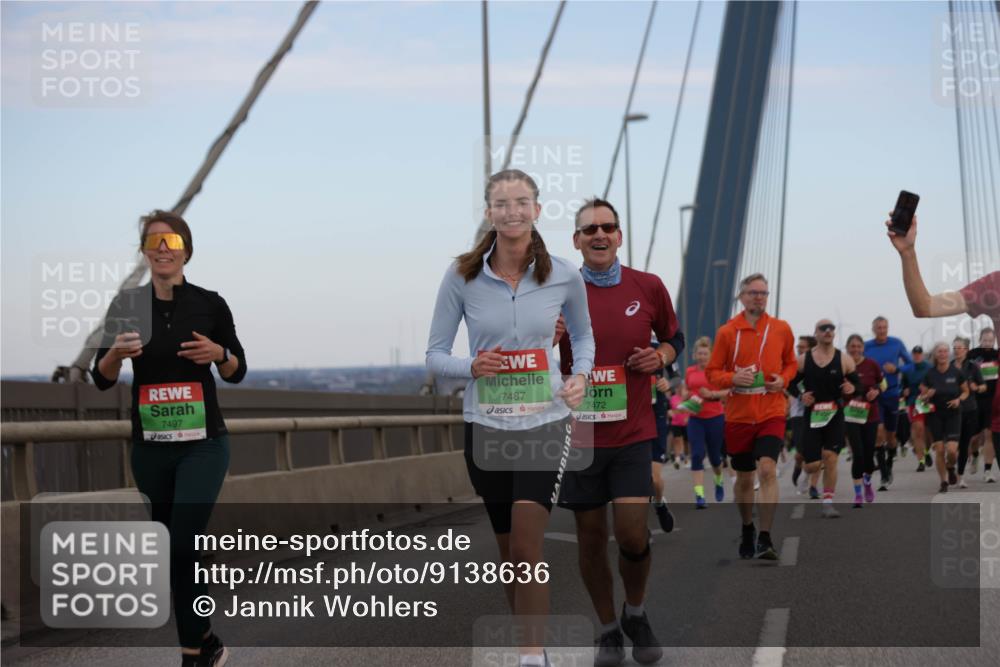 03.10.2025 - Köhlbrandbrückenlauf Jannik Wohlers http://msf.ph/oto/9138636 03.10.2025 15:28:30 Position 1 7497, 7487, 7472 meine-sportfotos.de