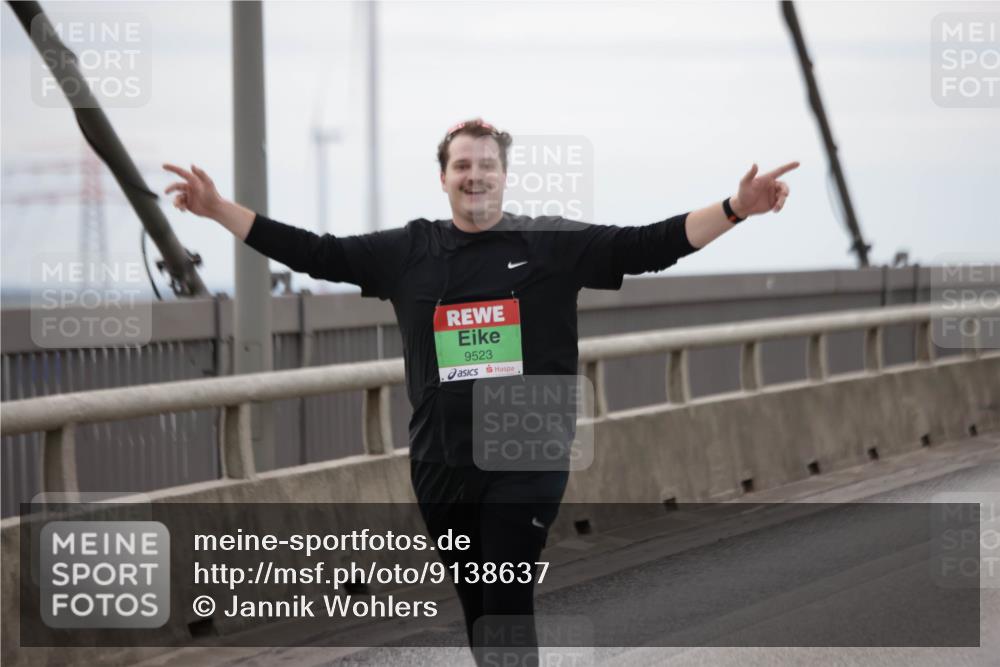 03.10.2025 - Köhlbrandbrückenlauf Jannik Wohlers http://msf.ph/oto/9138637 03.10.2025 16:08:56 Position 1 9523 meine-sportfotos.de
