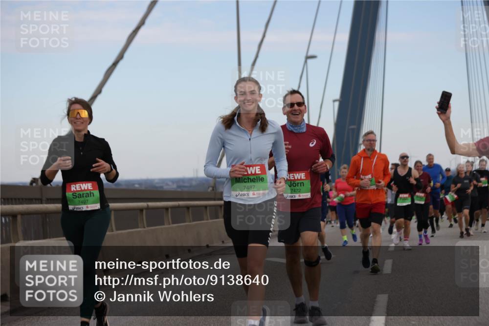 03.10.2025 - Köhlbrandbrückenlauf Jannik Wohlers http://msf.ph/oto/9138640 03.10.2025 15:28:30 Position 1 7497, 7487, 7472 meine-sportfotos.de