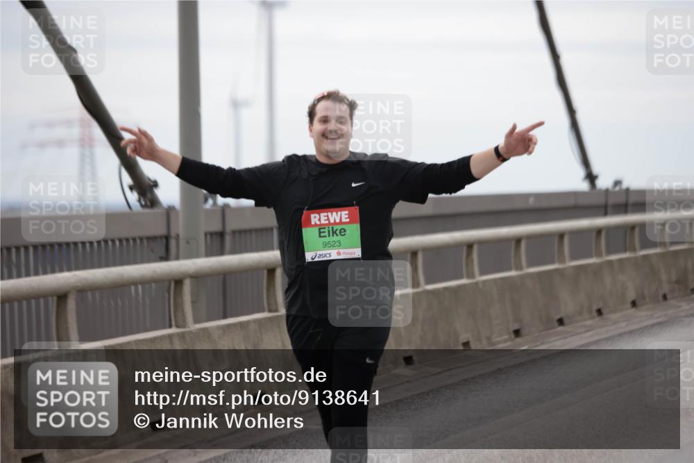 03.10.2025 - Köhlbrandbrückenlauf Jannik Wohlers http://msf.ph/oto/9138641 03.10.2025 16:08:56 Position 1 9523 meine-sportfotos.de